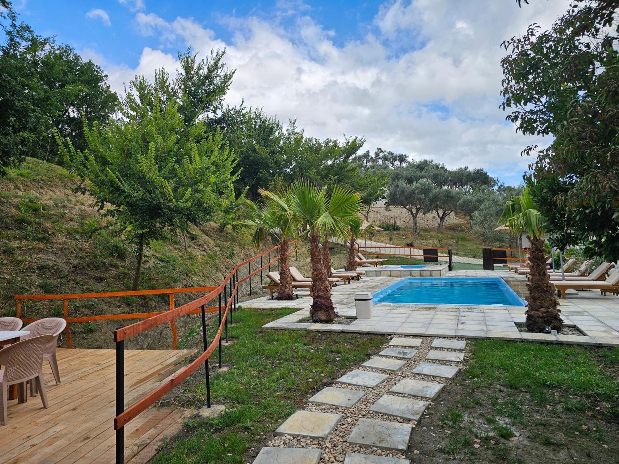 3 At Mali Krujë